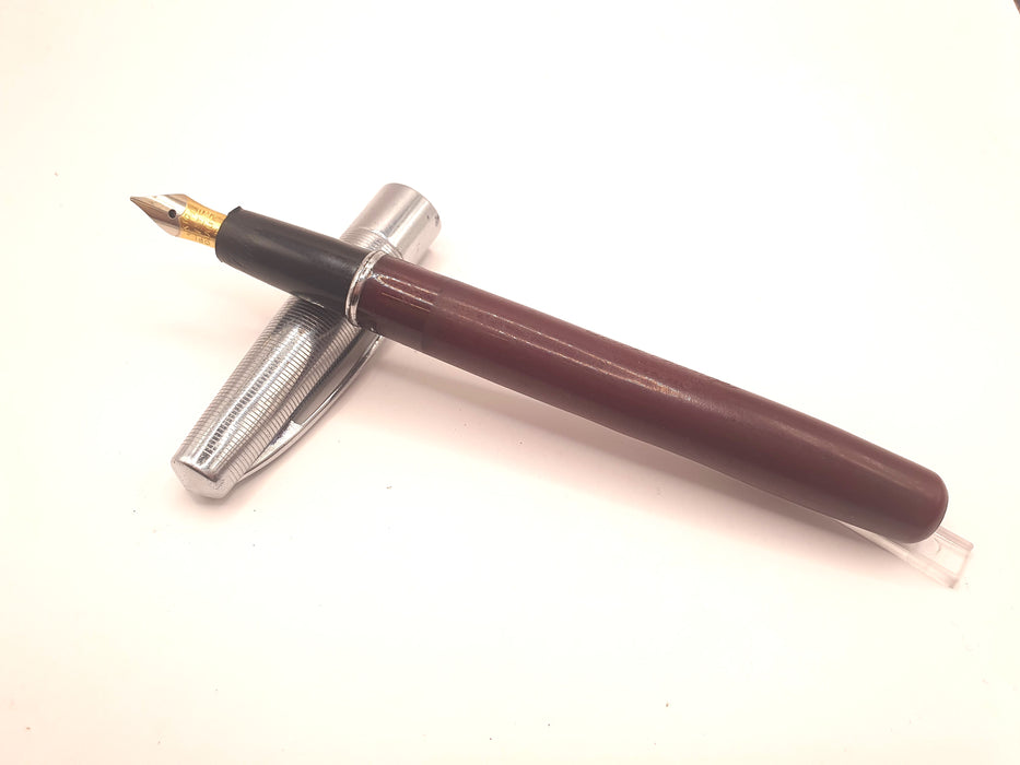 Vintage Platignum Gold Tone Quick Change Burgundy with Chrome Cap Fountain Pen (B Nib)