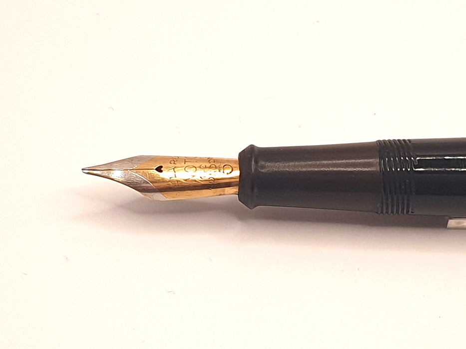 Vintage Onoto The Pen 6234 Chased Black with Gold Trim Fountain Pen (14ct B SF Nib) Missing Clip