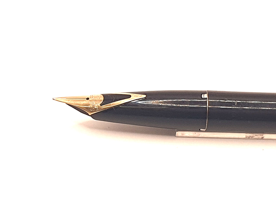 Vintage Sheaffer Imperial Triumph 550 Black with Gold Trim Fountain Pen (14ct M Nib)