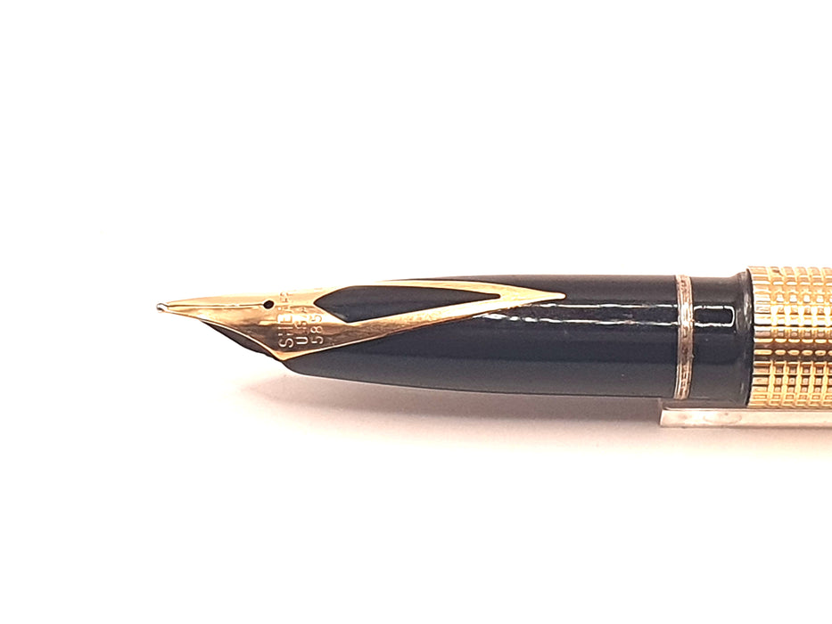 Vintage Sheaffer Targa 1011 Gold-Plated Diamond Squares Pattern with Gold Trim Fountain Pen (14ct M Nib)
