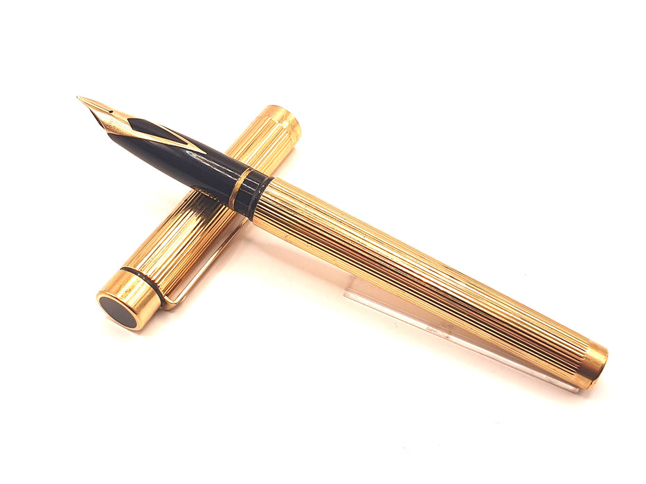 Vintage Sheaffer 1005 Targa Striated Gold with Gold Trim Fountain Pen (14ct M Nib)
