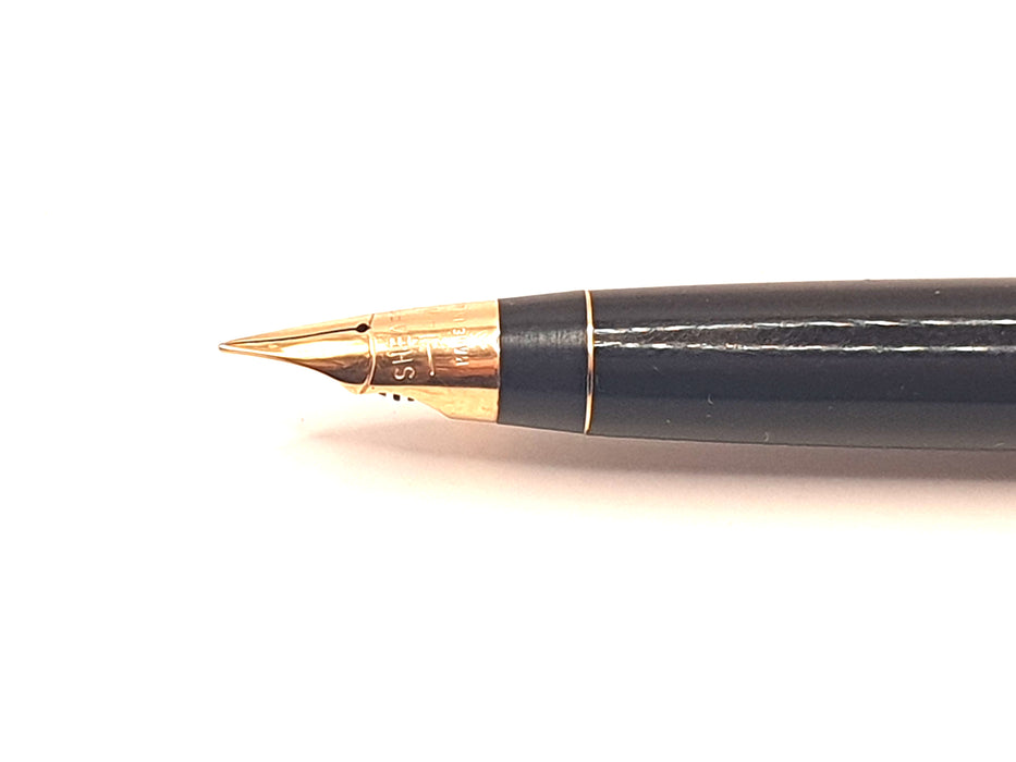 Vintage Sheaffer Stylist II Striated Gold with Gold Trim Fountain Pen (14ct EF Nib)