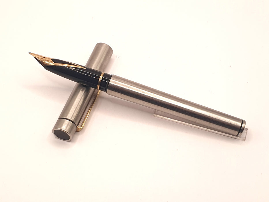 Vintage Sheaffer Targa 1001xg Brushed Stainless Steel with Gold Clip Fountain Pen (14ct Nib)