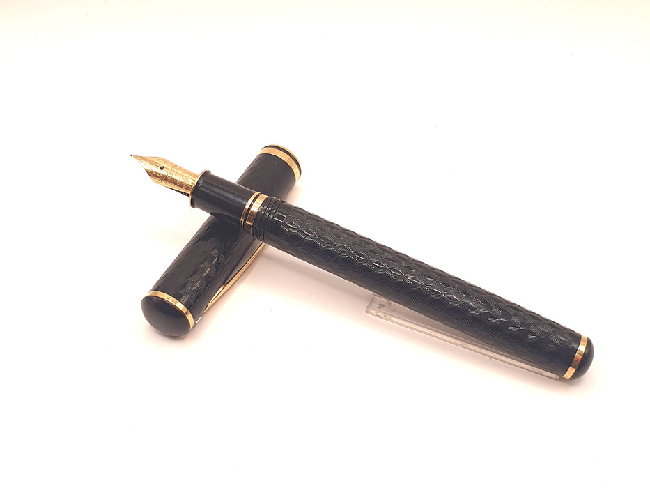 Vintage Sheaffer Connoisseur Black Herringbone with Gold Trim Fountain Pen (18k Fine Nib)