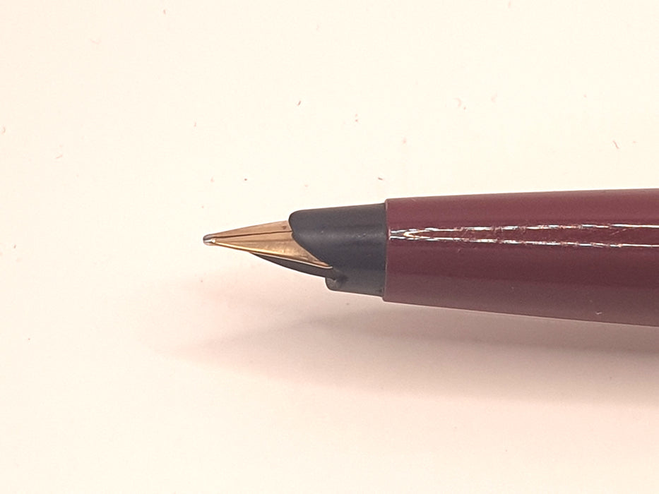 Vintage Parker 45 Burgundy with Gold Trim Fountain Pen (14ct F Nib)