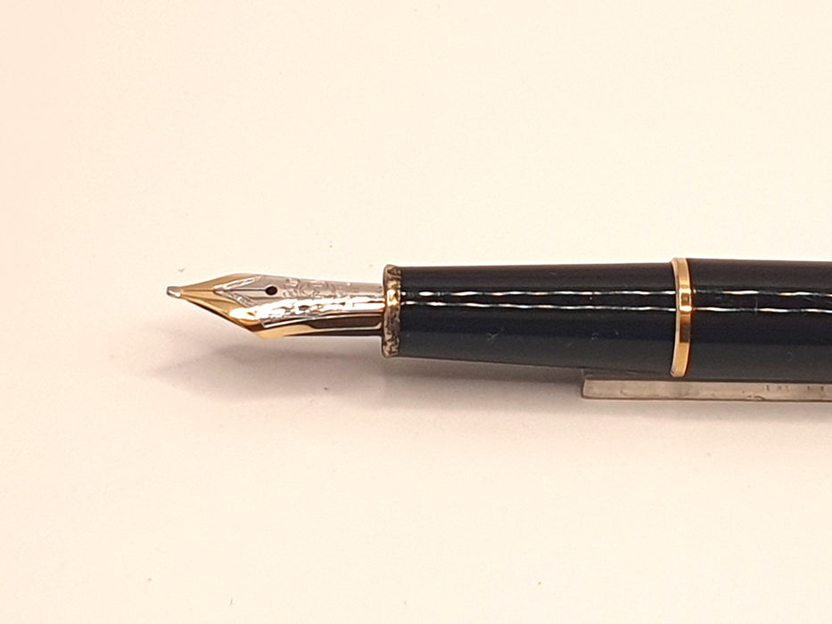 Vintage Montblanc Meisterstuck 144 Classique Black with Gold Trim Fountain Pen (14ct B Nib)