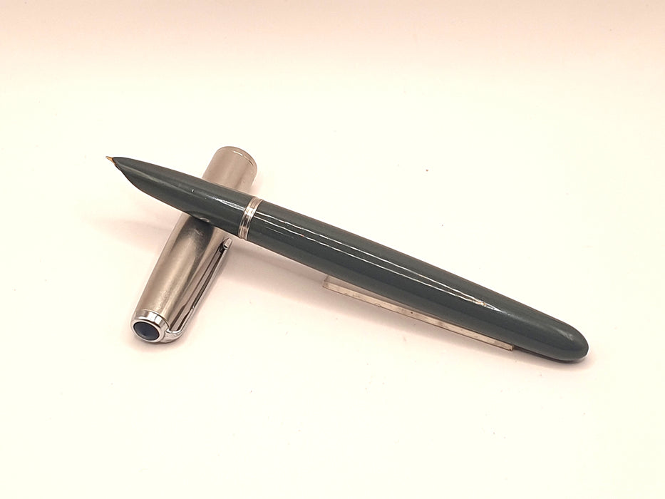 Vintage Mk II Parker 51 Grey with Lustraloy Cap and Chrome Trim Fountain Pen (14ct F Nib)