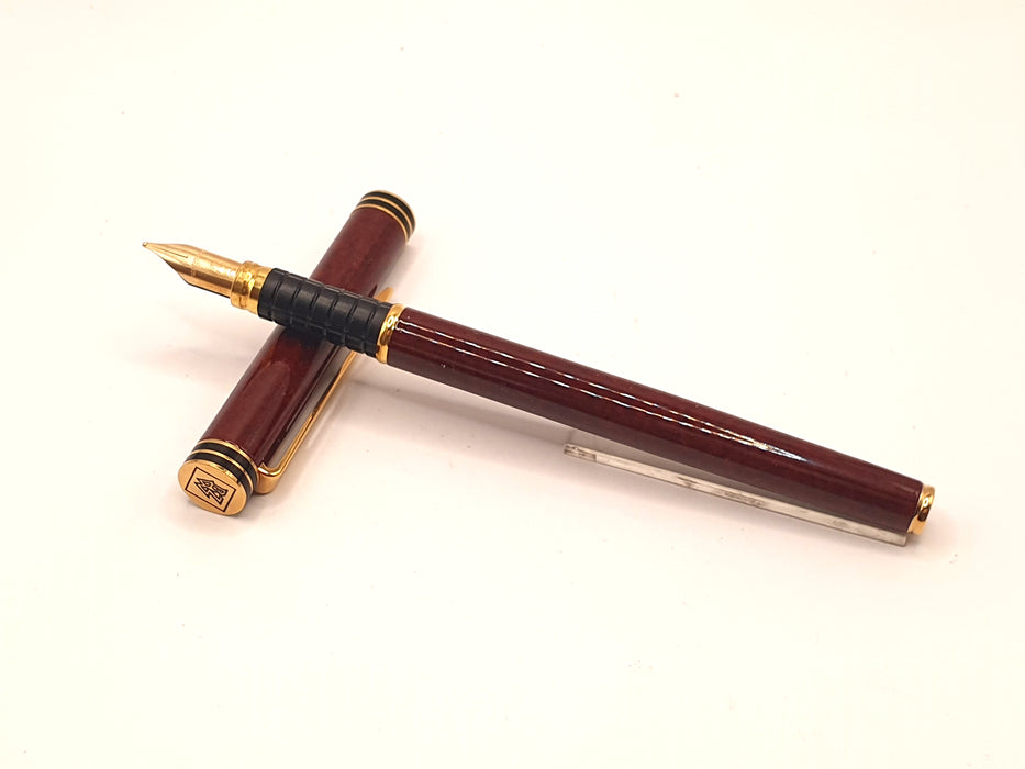 Vintage Waterman Exclusive Laque Rouge with Gold Trim Fountain Pen (18ct M Nib)