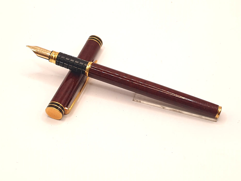 Vintage Waterman Exclusive Laque Rouge with Gold Trim Fountain Pen (18ct M Nib)