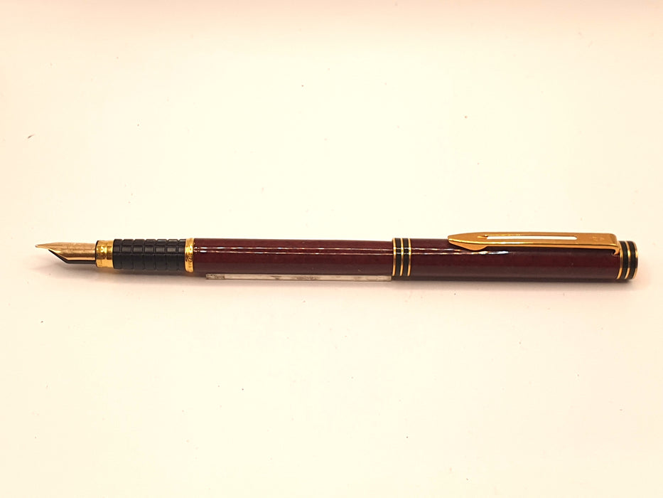 Vintage Waterman Exclusive Laque Rouge with Gold Trim Fountain Pen (18ct M Nib)
