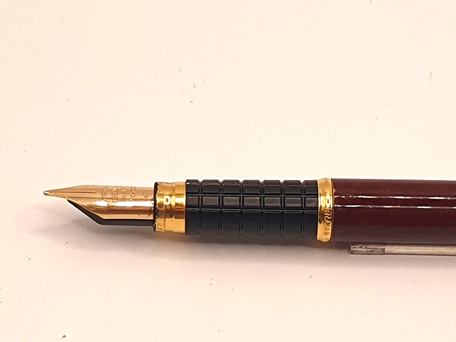 Vintage Waterman Exclusive Laque Rouge with Gold Trim Fountain Pen (18ct M Nib)