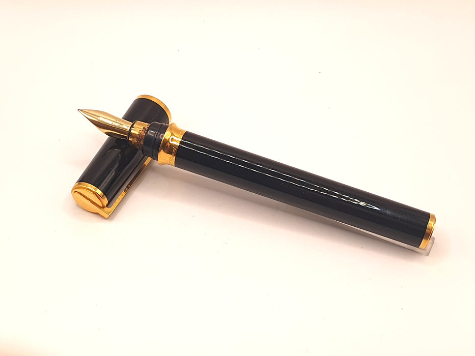 Vintage ST Dupont Les Montparnasse Laque De Chine Black with Gold Trim Fountain Pen (18k Medium Nib)