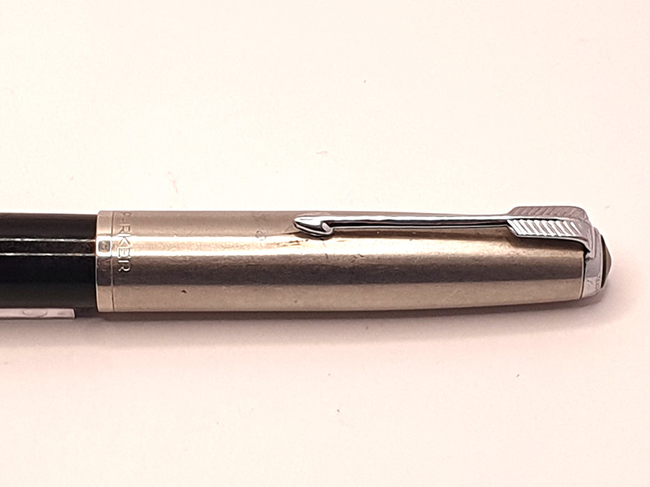 Vintage Parker 51 Mk II-B Black with Lustraloy Cap and Chrome Trim Fountain Pen (14ct M Nib)