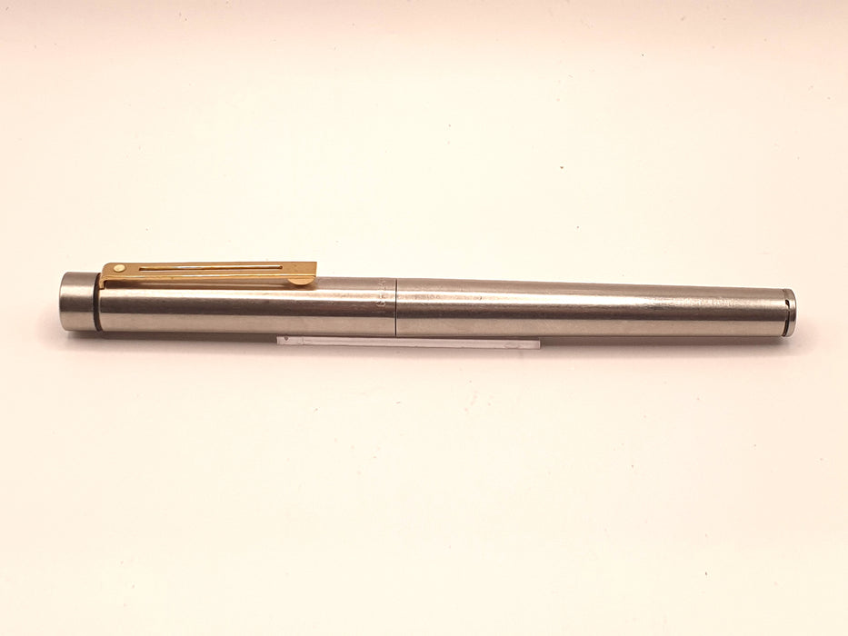 Vintage Sheaffer Targa 1001xg Brushed Stainless Steel with Gold Trim Fountain Pen (14ct B Nib)