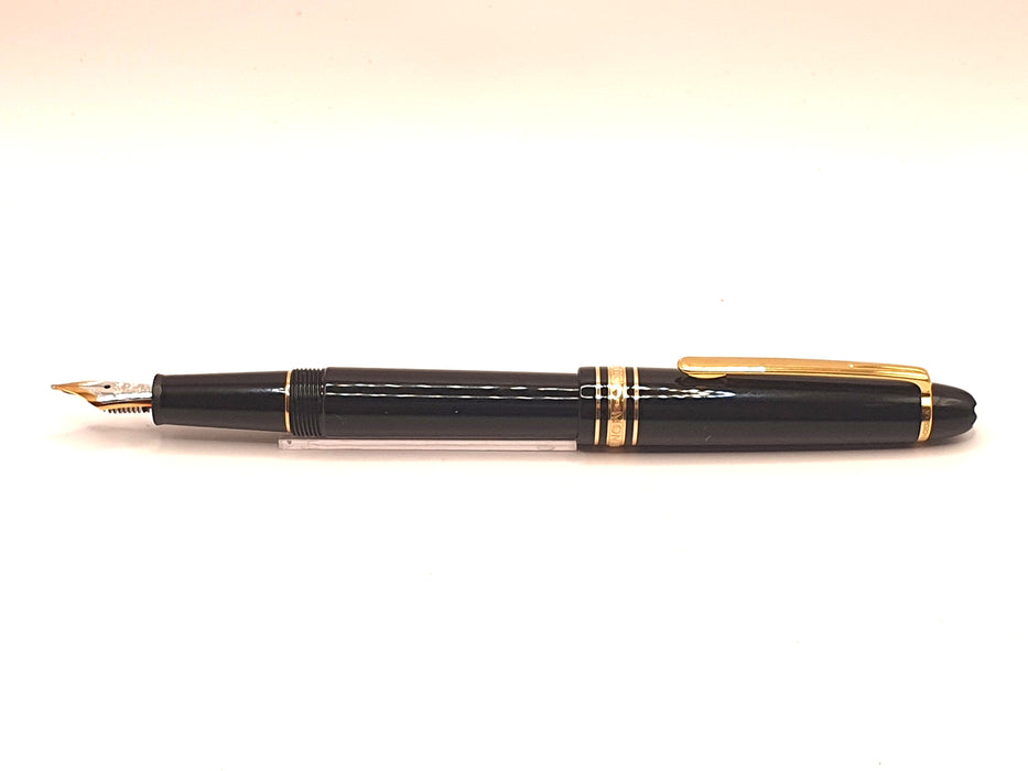 Vintage Montblanc Classique 145 Black with Gold Trim Fountain Pen (14ct M Nib)