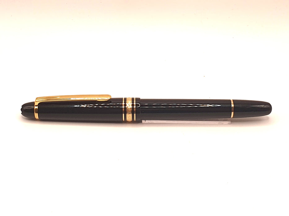 Vintage Montblanc Classique 145 Black with Gold Trim Fountain Pen (14ct M Nib)