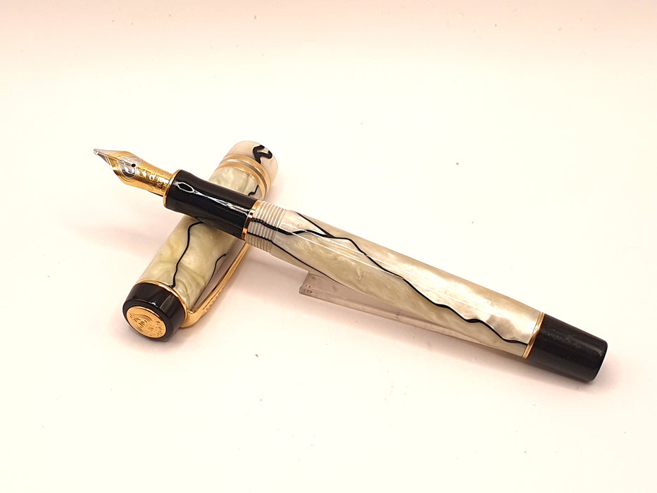 Parker Duofold International Pearl and Black with Gold Trim Fountain Pen (14ct OB Nib)