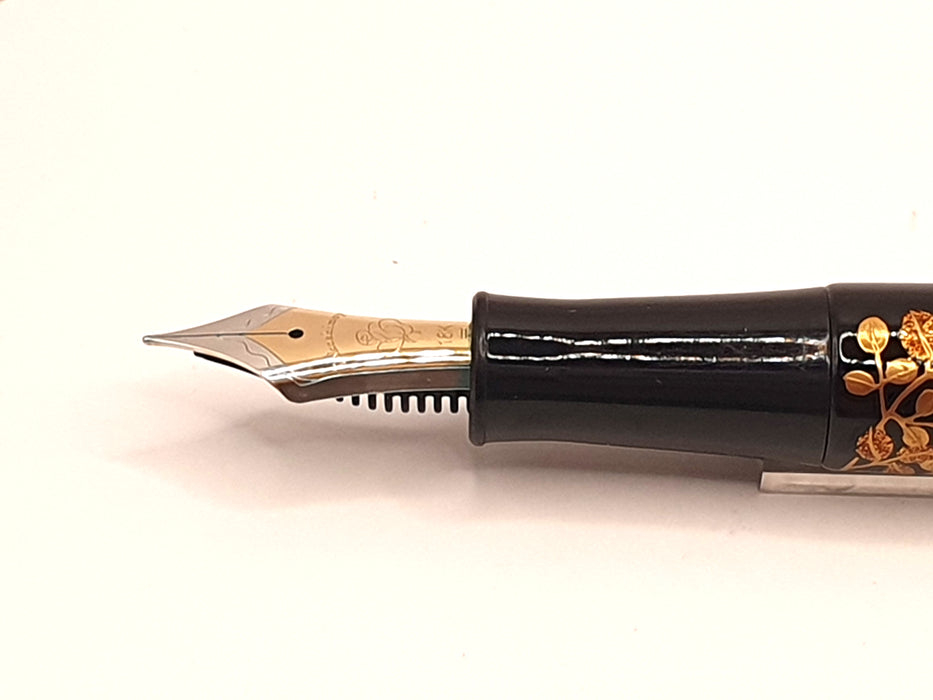 Vintage Takashimaya / Platinum Special Selection Perpetual Hagi (Japanese Clover) Maki-e Urushi Fountain Pen (18K EF Nib)