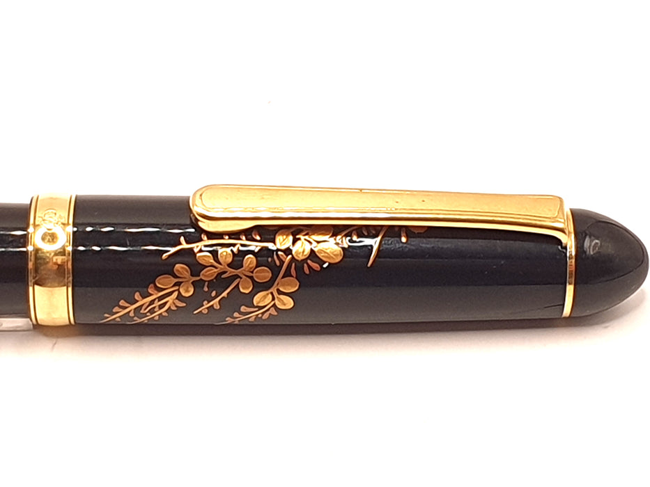 Vintage Takashimaya / Platinum Special Selection Perpetual Hagi (Japanese Clover) Maki-e Urushi Fountain Pen (18K EF Nib)