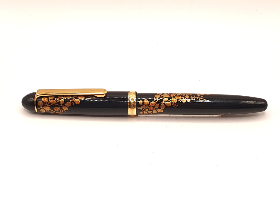 Vintage Takashimaya / Platinum Special Selection Perpetual Hagi (Japanese Clover) Maki-e Urushi Fountain Pen (18K EF Nib)
