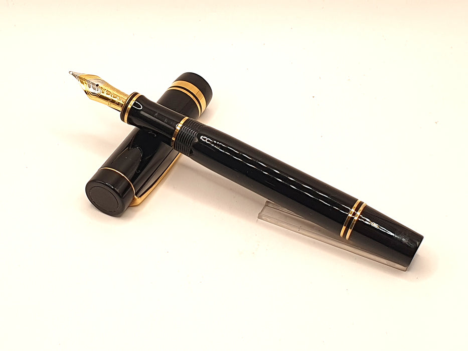 Parker Centennial Mk I Black with 23ct Gold-Plated Trim Fountain Pen (18ct M Ace Nib)