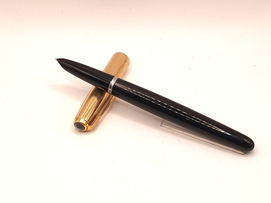 Vintage Parker 51 Mk II Black with Striated Gold Cap and Trim Fountain Pen (14ct M Nib)
