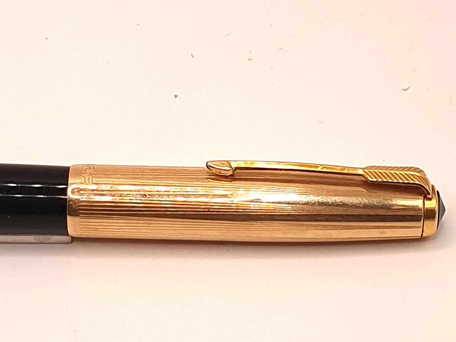 Vintage Parker 51 Mk II Black with Striated Gold Cap and Trim Fountain Pen (14ct M Nib)