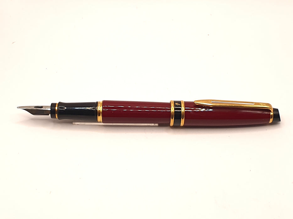 Vintage Waterman Expert Mk I Burgundy and Black with Gold Trim Fountain Pen (M Nib)