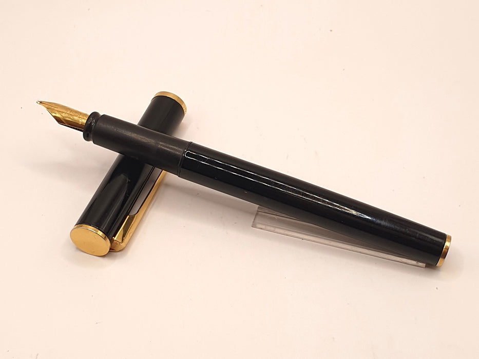 Vintage Waterman Apostrophe Black with Gold Trim Fountain Pen (M Nib)