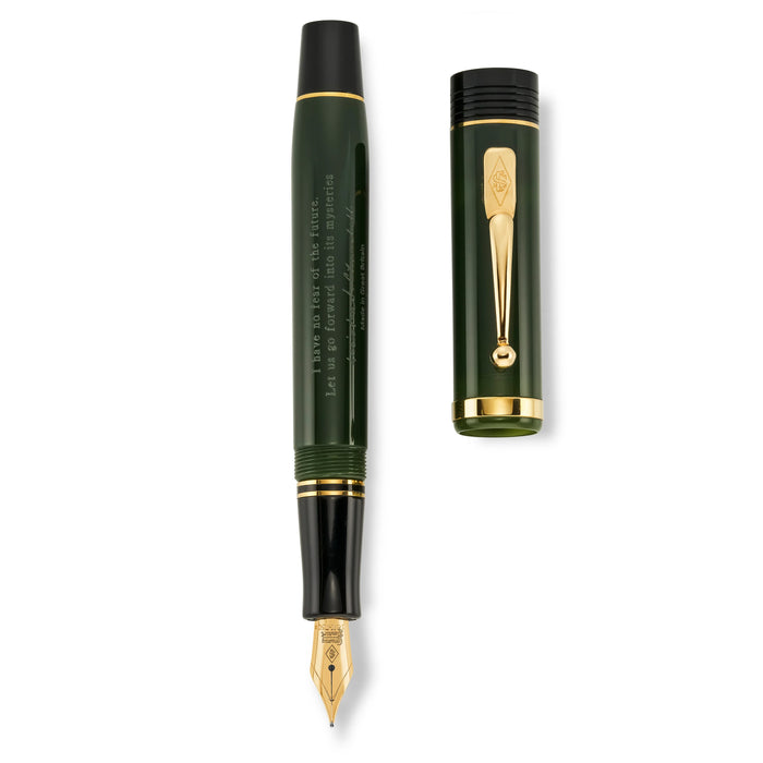 Conway Stewart Churchill Heritage “I have no fear of the future. Let us go forward into its mysteries” Dark Green and Gold Fountain Pen