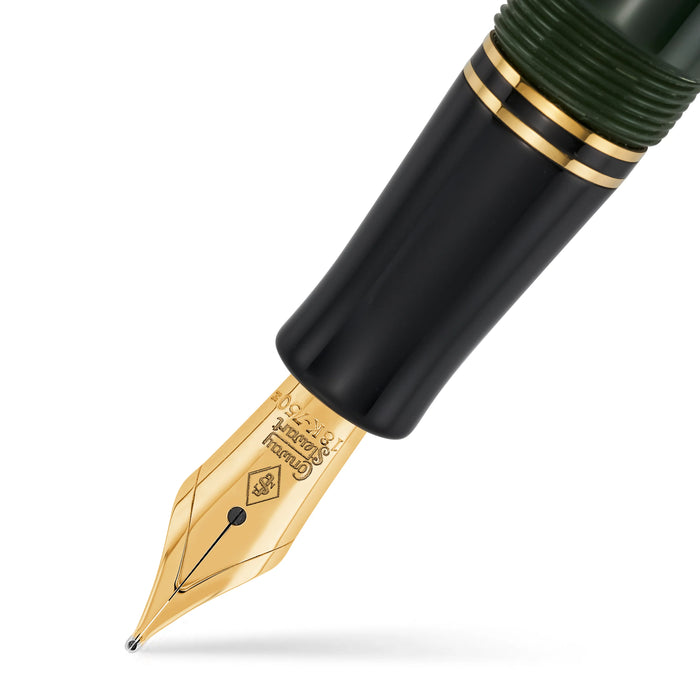 Conway Stewart Churchill Heritage “I have no fear of the future. Let us go forward into its mysteries” Dark Green and Gold Fountain Pen