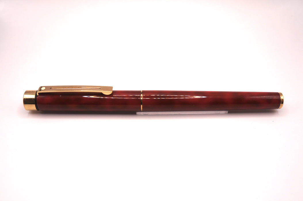 Vintage Sheaffer Targa Standard 1034 Red Ronce with Gold Trim Fountain Pen (14ct F Nib)