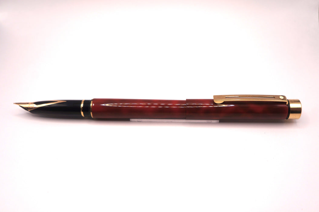 Vintage Sheaffer Targa Standard 1034 Red Ronce with Gold Trim Fountain Pen (14ct F Nib)