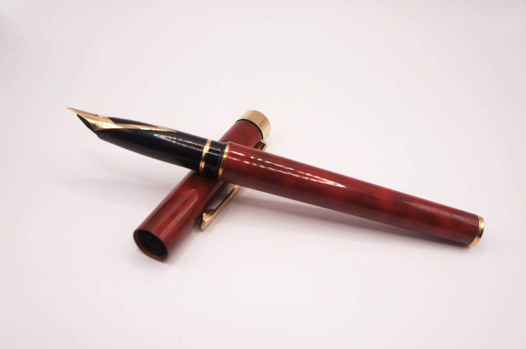 Vintage Sheaffer Targa Standard 1034 Red Ronce with Gold Trim Fountain Pen (14ct F Nib)