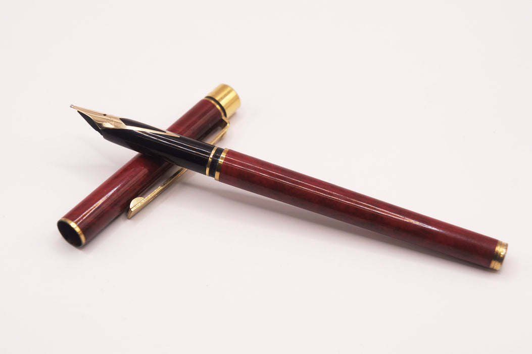 Vintage Sheaffer Targa Slim 1034S Red Ronce with Gold Trim Fountain Pen (14ct Fine 1.1 Italic Nib)