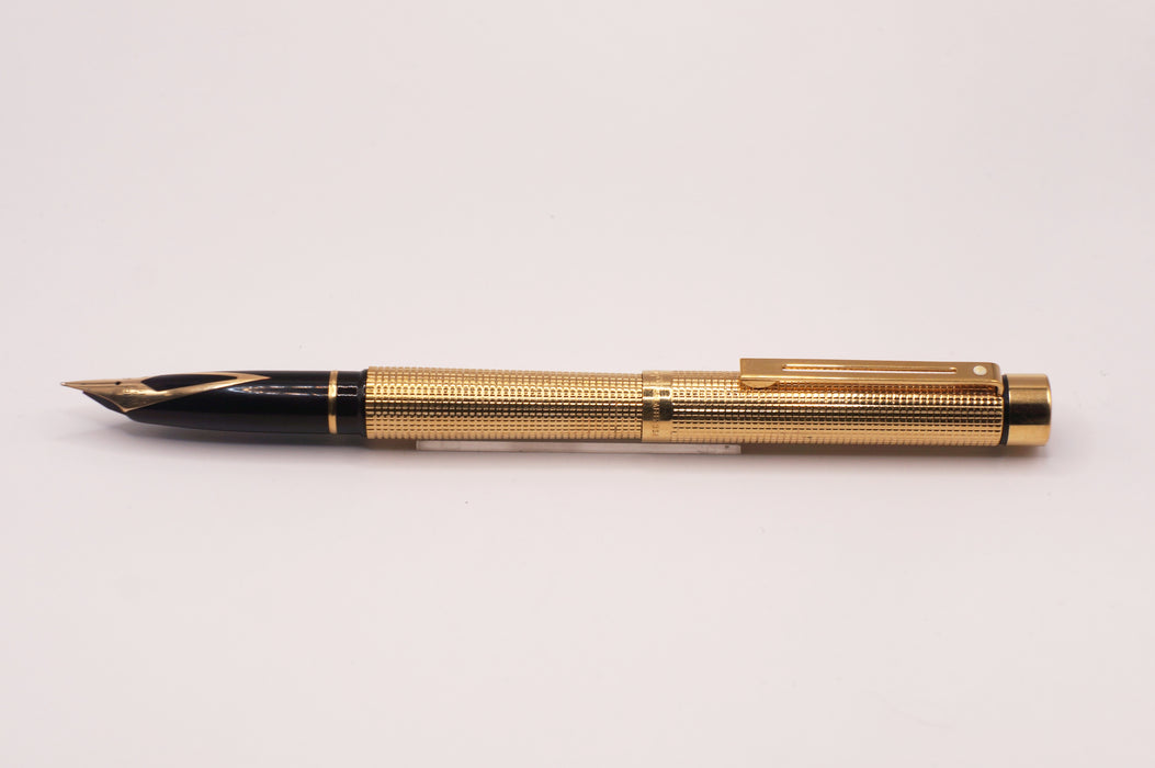 Vintage Sheaffer Targa Standard 1011 Gold Squares Pattern Fountain Pen (14k M Nib)