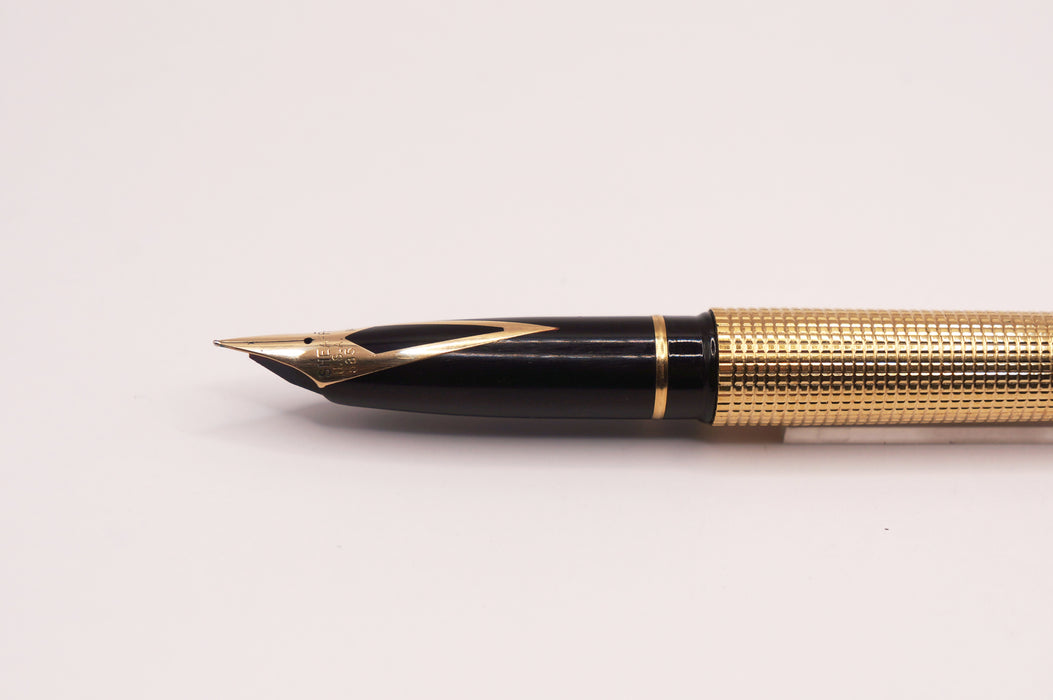 Vintage Sheaffer Targa Standard 1011 Gold Squares Pattern Fountain Pen (14k M Nib)